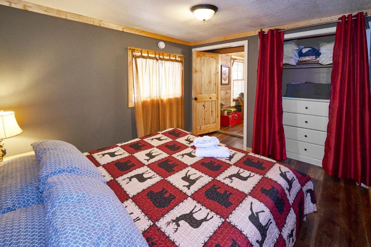 Steps From Downtown Pigeon Forge Parkway + Private Hottub And Firepit - Wifi - Firefly Bungalows Exterior foto
