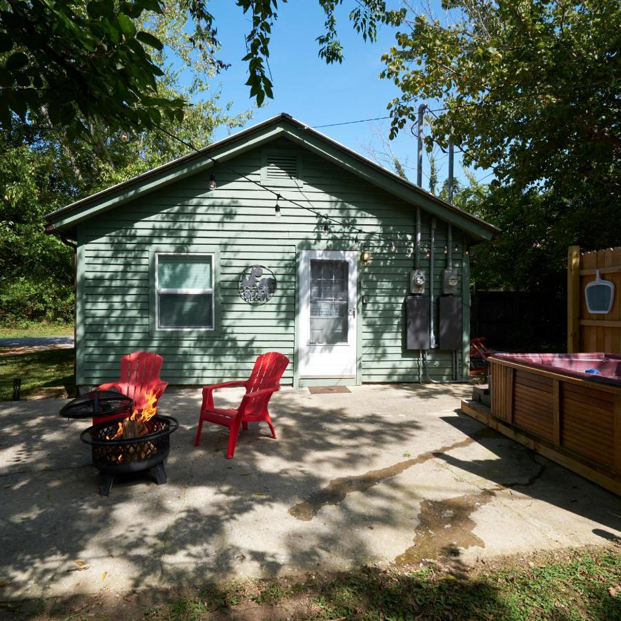 Steps From Downtown Pigeon Forge Parkway + Private Hottub And Firepit - Wifi - Firefly Bungalows Exterior foto