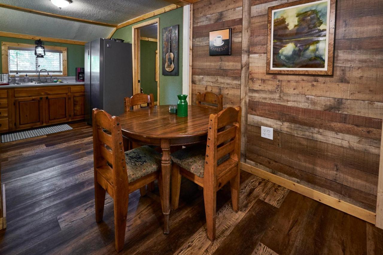 Steps From Downtown Pigeon Forge Parkway + Private Hottub And Firepit - Wifi - Firefly Bungalows Exterior foto