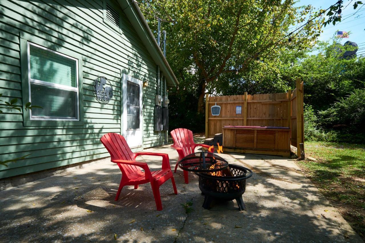 Steps From Downtown Pigeon Forge Parkway + Private Hottub And Firepit - Wifi - Firefly Bungalows Exterior foto