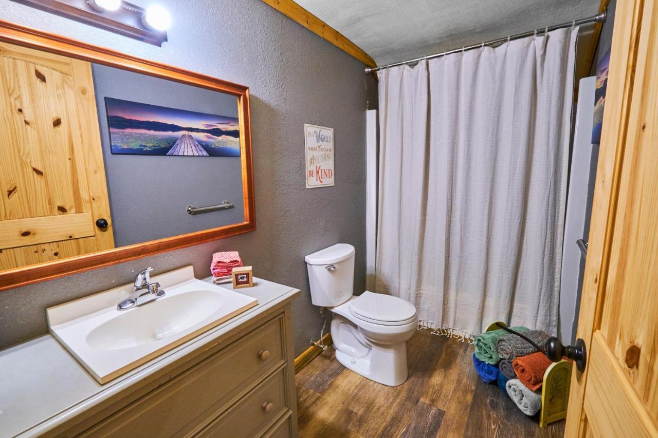 Steps From Downtown Pigeon Forge Parkway + Private Hottub And Firepit - Wifi - Firefly Bungalows Exterior foto